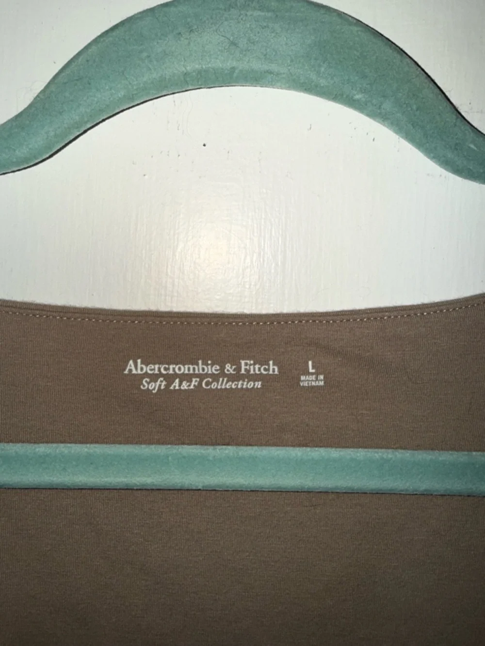 Abercrombie & Fitch Long-Sleeve Scoop-Neck Bodysuit in Taupe - Picture 3 of 4